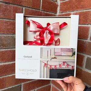 TARGET THRESHOLD VALENTINE'S DAY BOW GARLAND 1CT